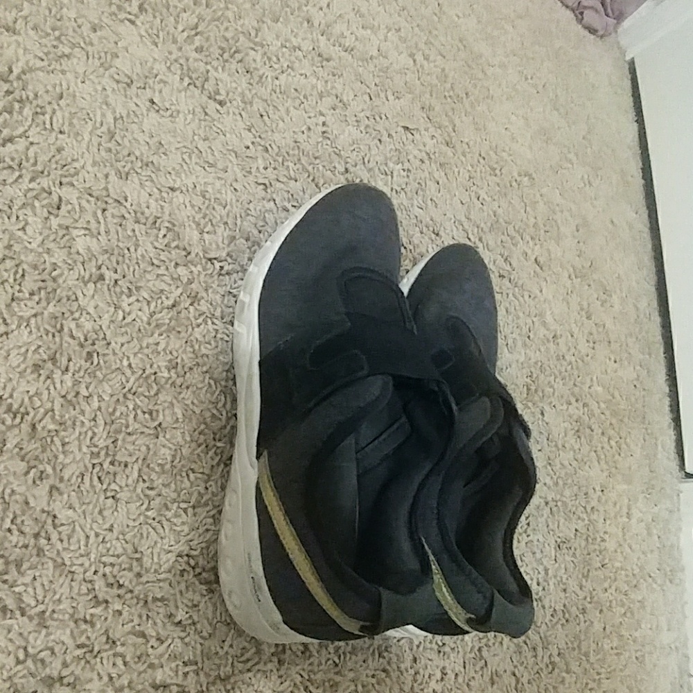 Shoes - Picture 3 of 3